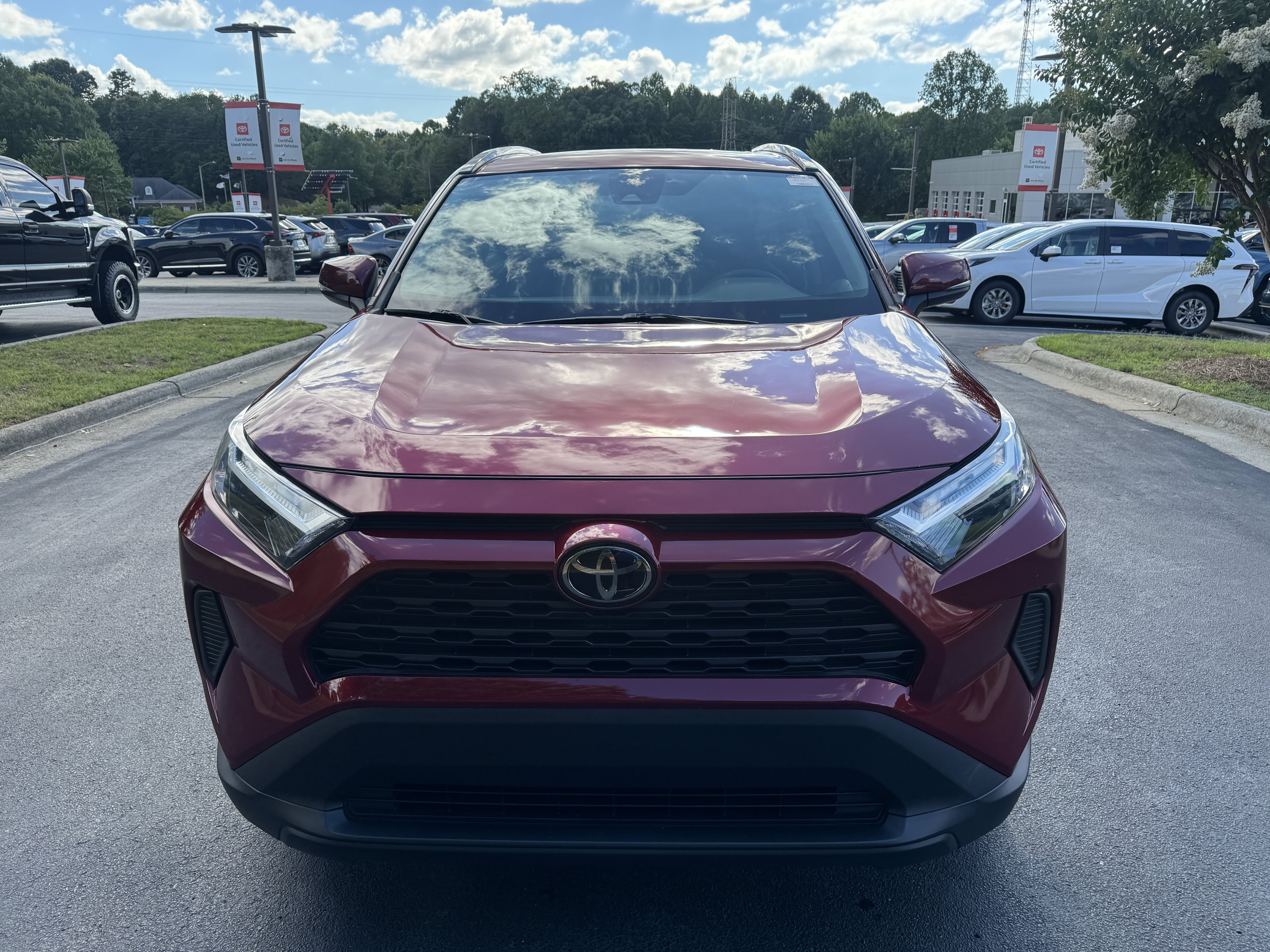 Certified Used 2022 Ruby Flare Pearl Toyota XLE image 2