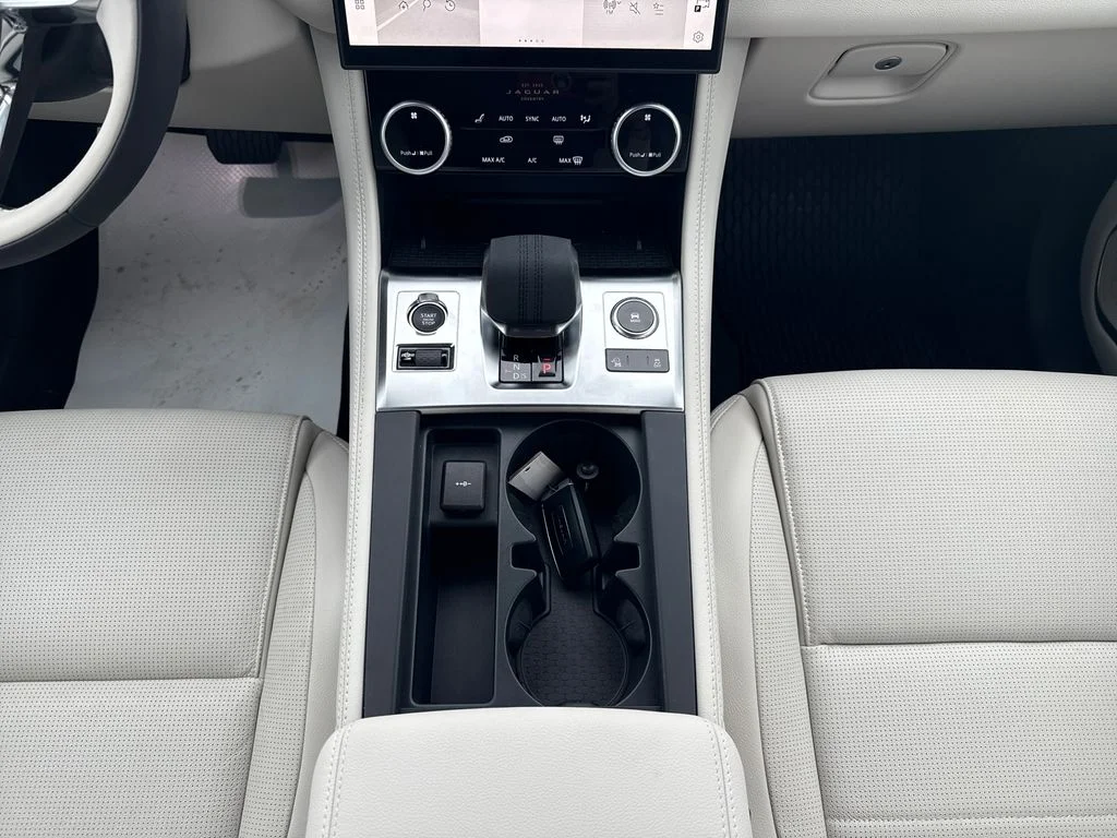 2026 Jaguar F-Pace R-Dynamic S - Photo 23