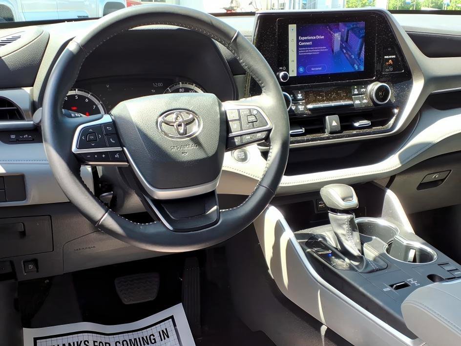 Used 2025 Magnetic Gray Metallic Toyota LE image 11