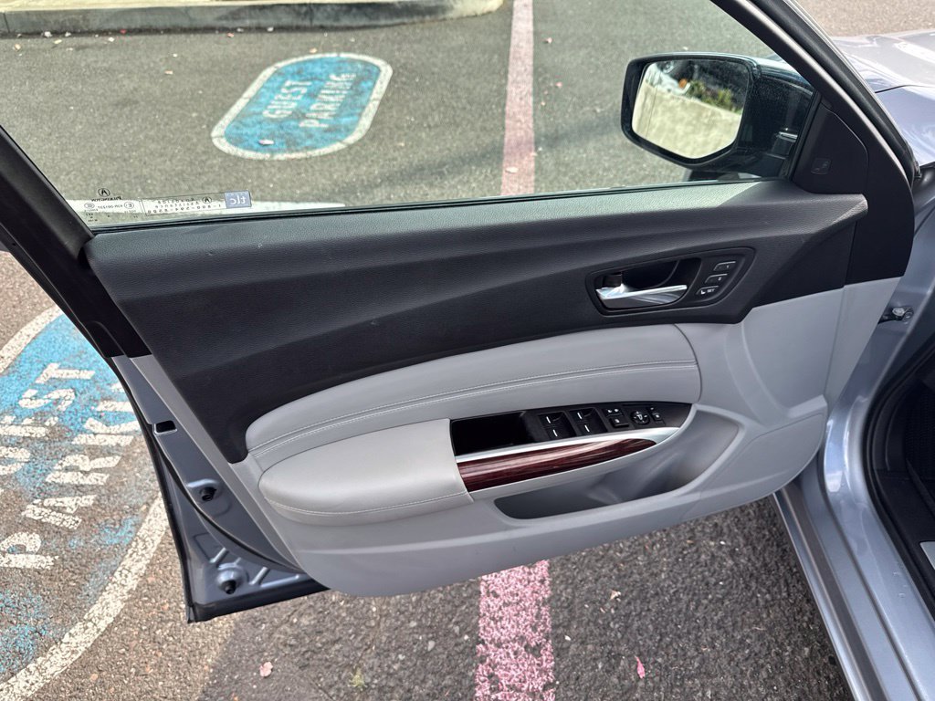 Used 2015 Silver Acura V6 Tech image 6