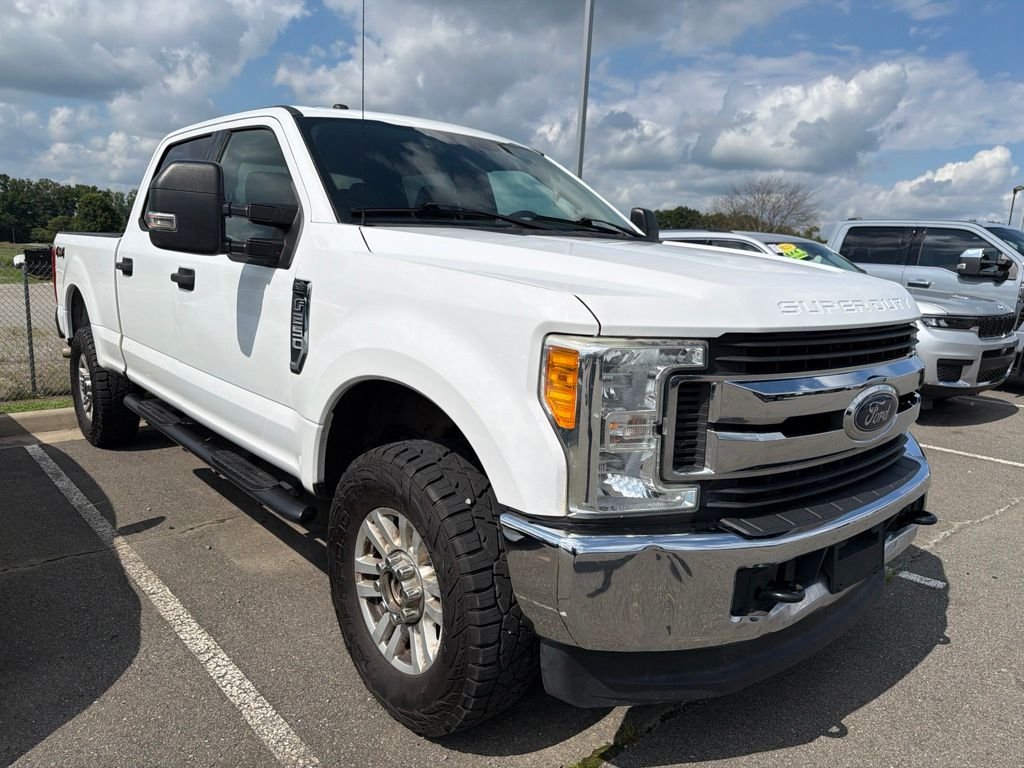 Used 2017 Oxford White Ford XLT image 2
