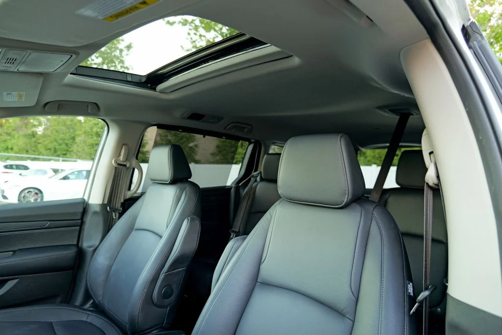 Used 2025 White Honda EX-L image 23