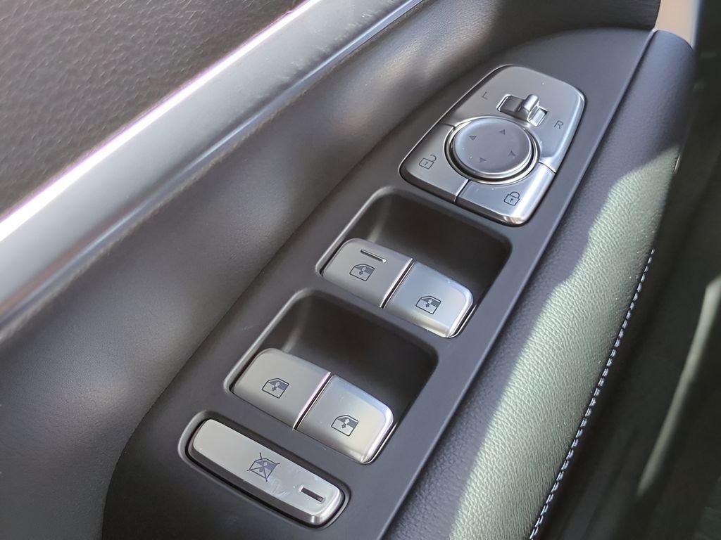 2026 GENESIS G70 Standard - Photo 32