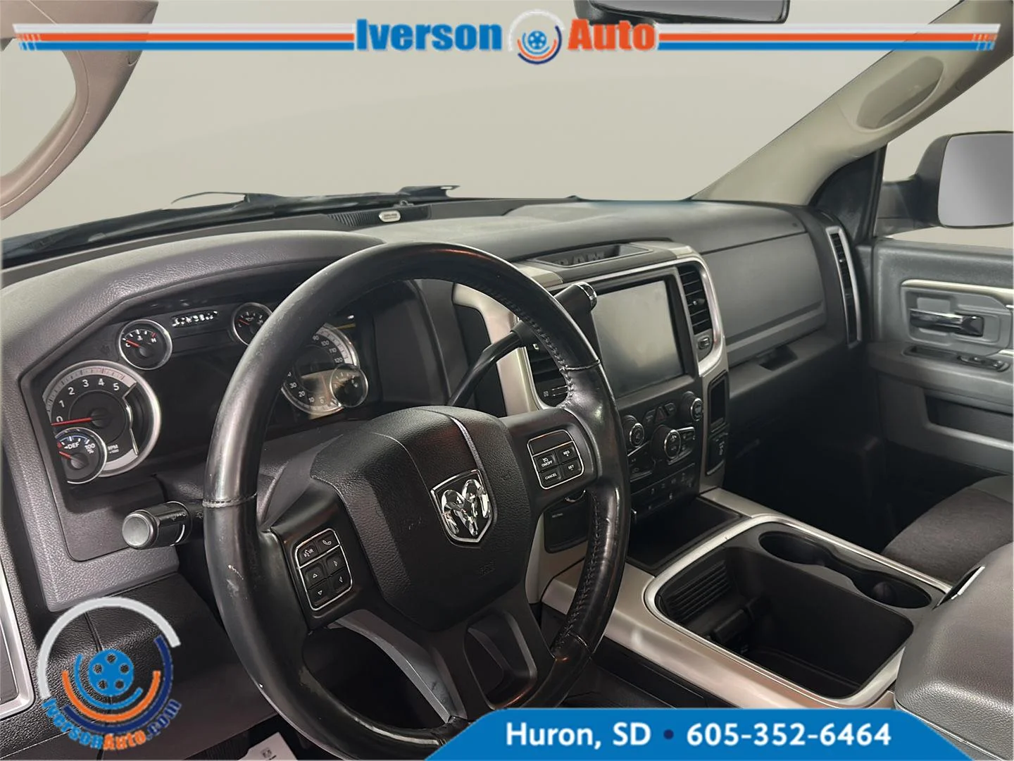 Used 2016 Brilliant Black Crystal Pearlcoat Ram Outdoorsman image 15