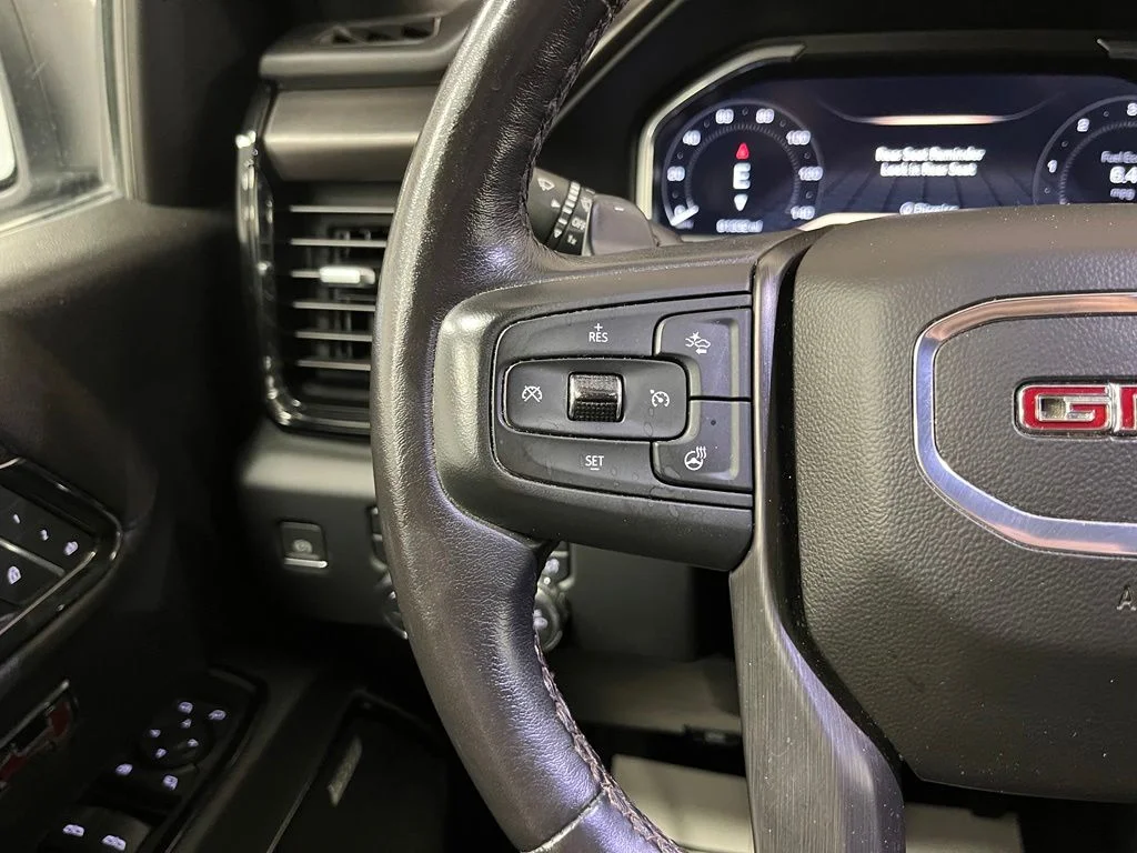Used 2022 White GMC AT4 image 27