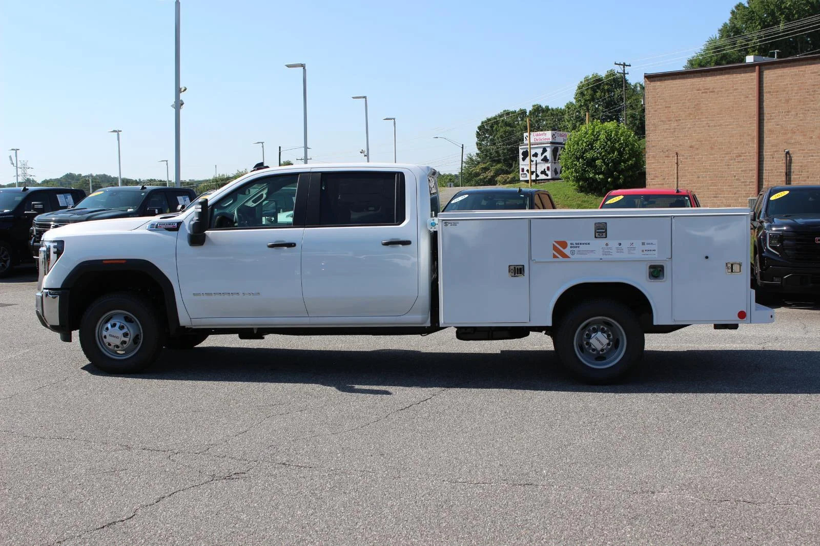 New 2026 Summit White GMC Pro image 4
