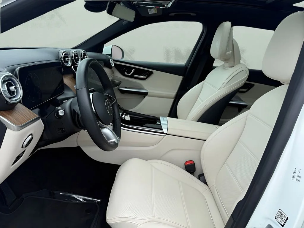 Used 2023 White Mercedes-Benz GLC 300 image 9