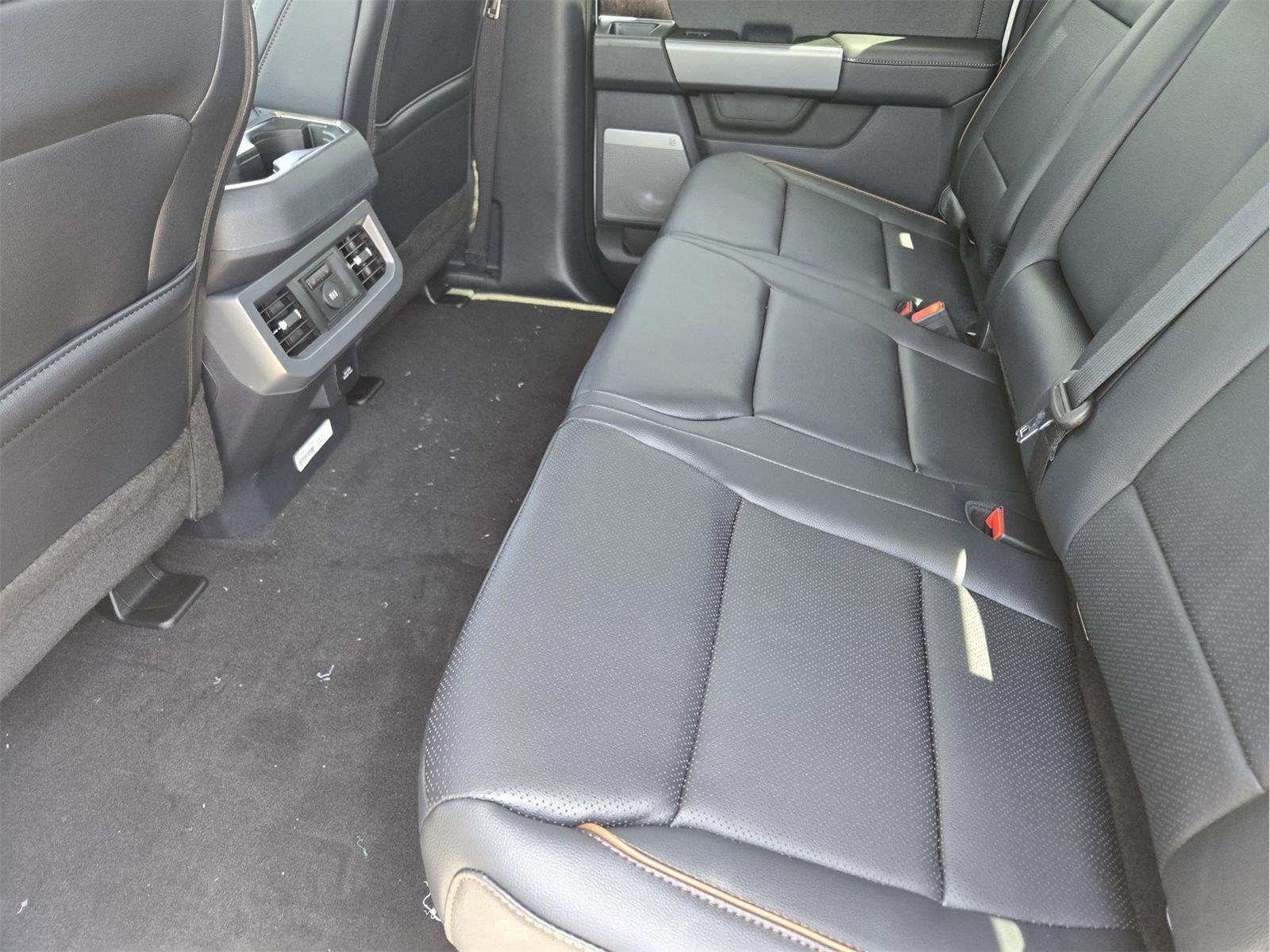 New 2026 Star White Metallic Tri-Coat Ford F-250® Lariat® image 18