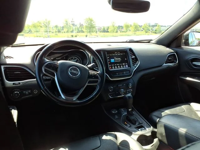 Used 2021 Blue Jeep Latitude Lux image 9