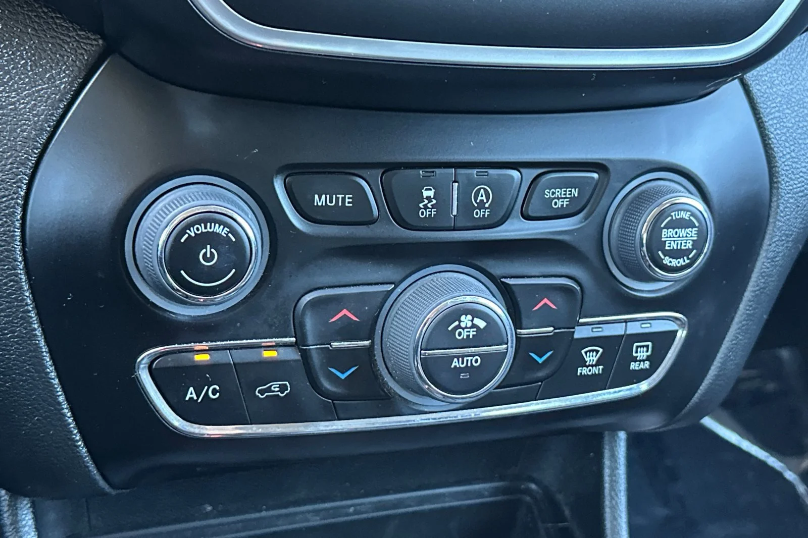 2023 Jeep Cherokee Altitude Lux - Photo 21