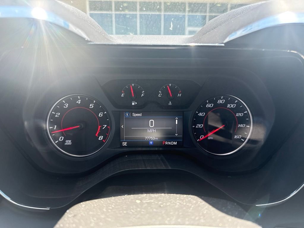Used 2022 White Chevrolet 2LT image 7