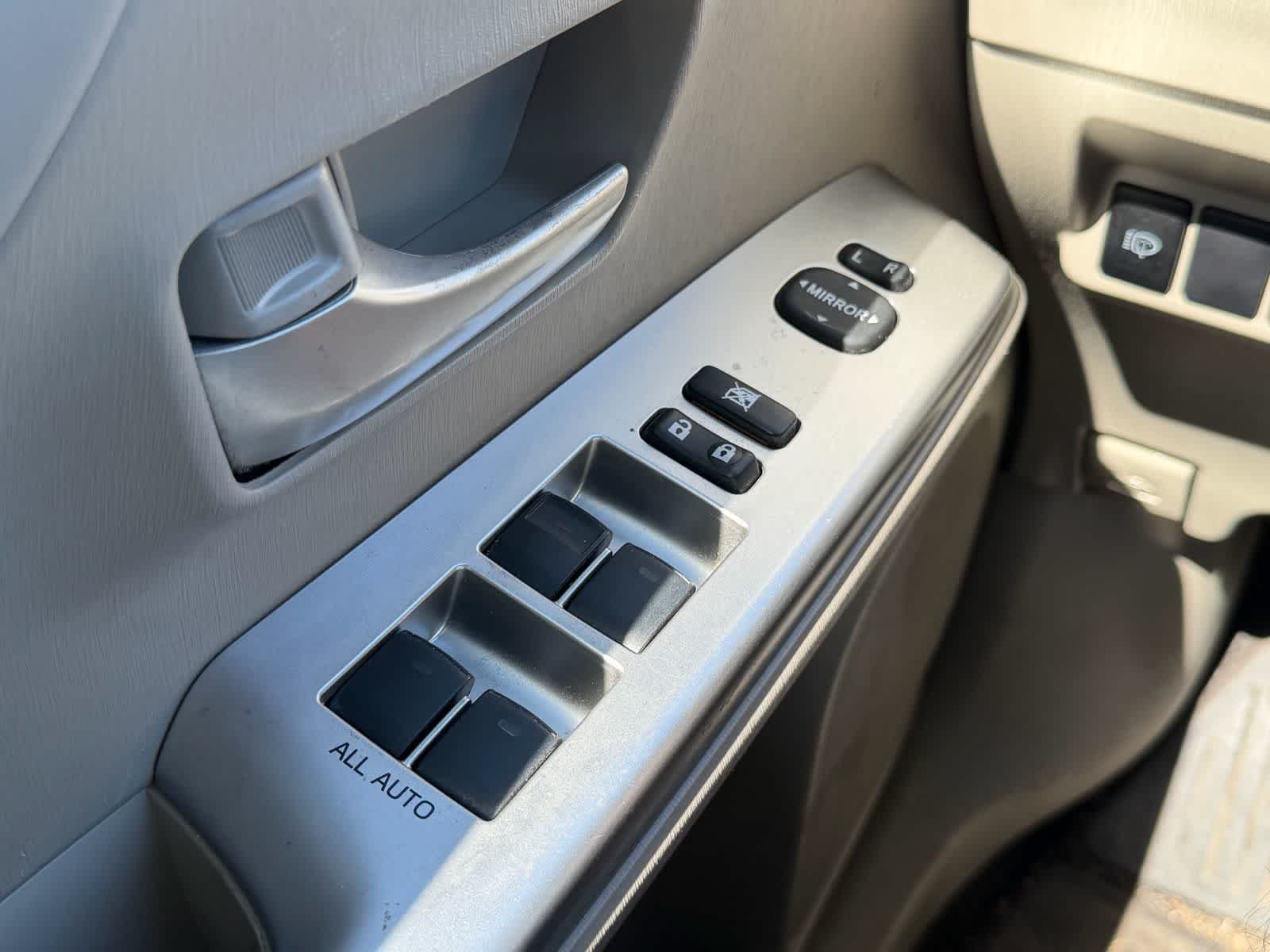 Used 2014 Blizzard Pearl Toyota Five image 23