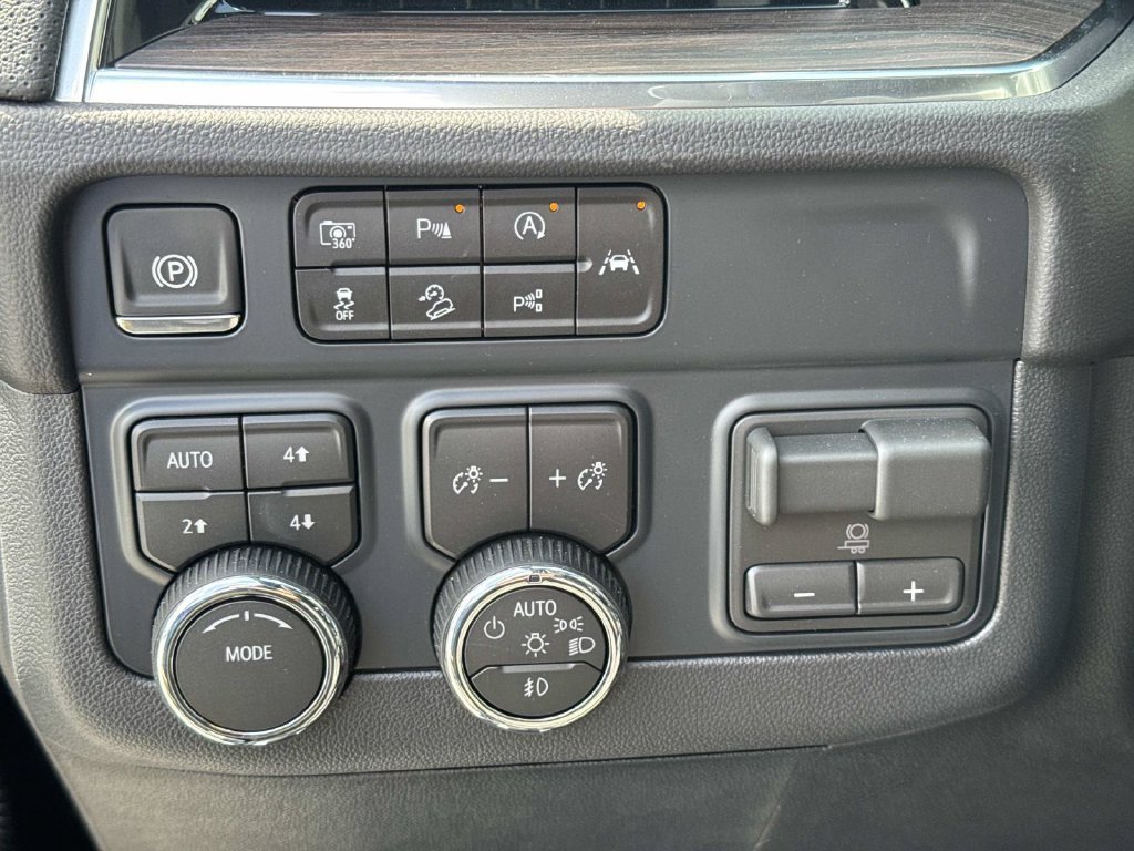 2026 Chevrolet Suburban Premier - Photo 23