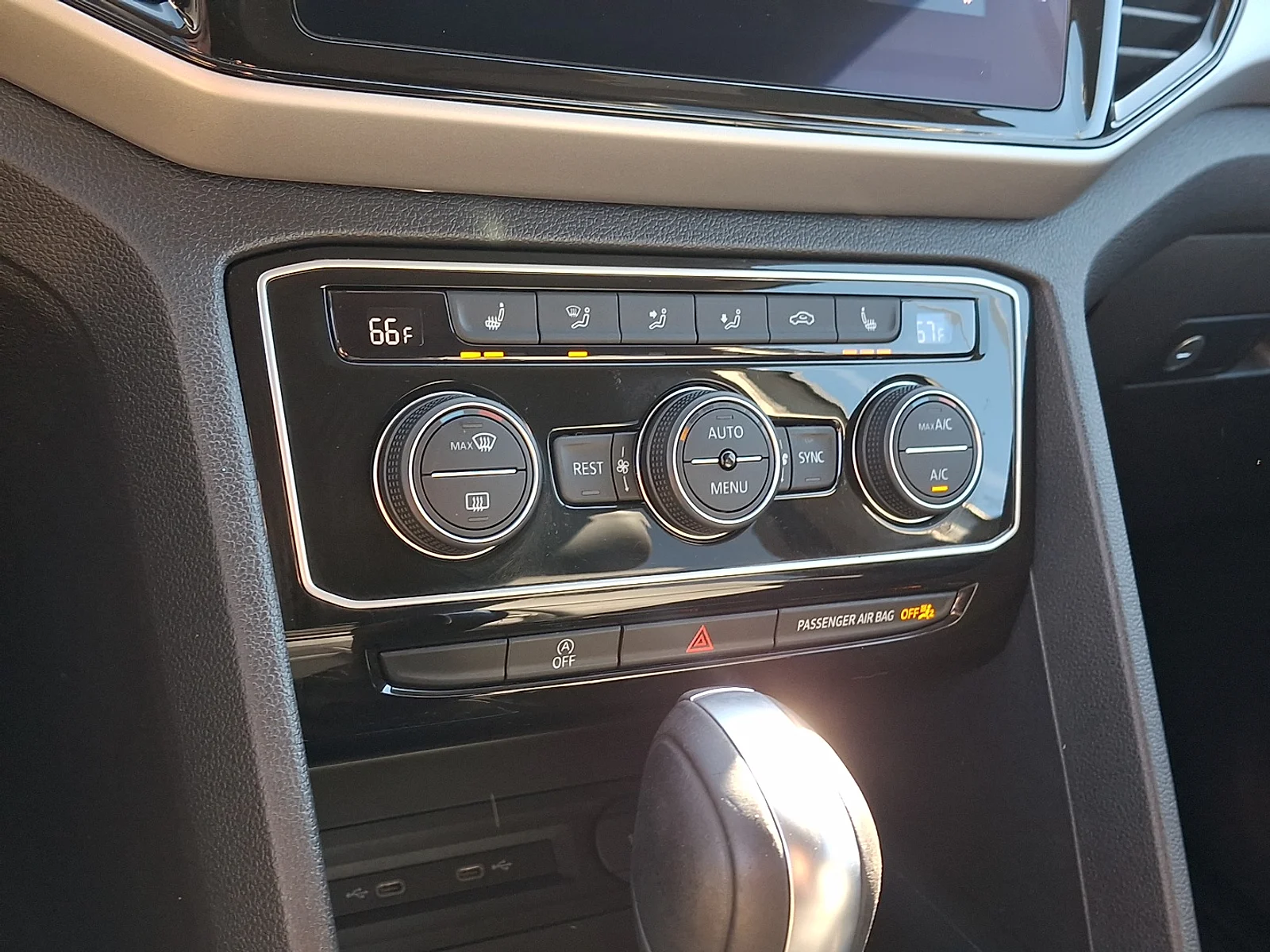 2022 Volkswagen Atlas SE w/Tech - Photo 18