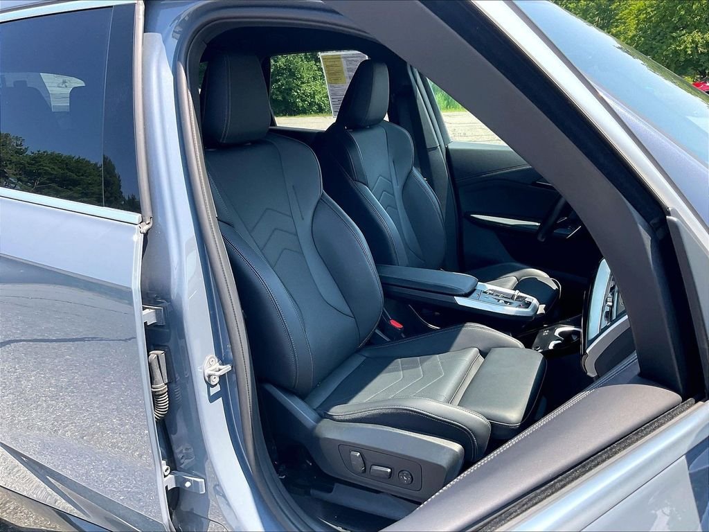 Used 2023 Gray BMW xDrive28i image 11