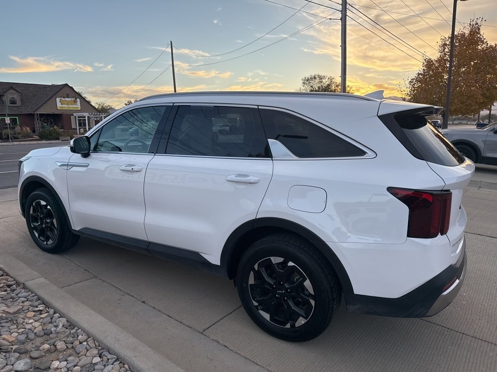 2024 Kia Sorento S photo 4