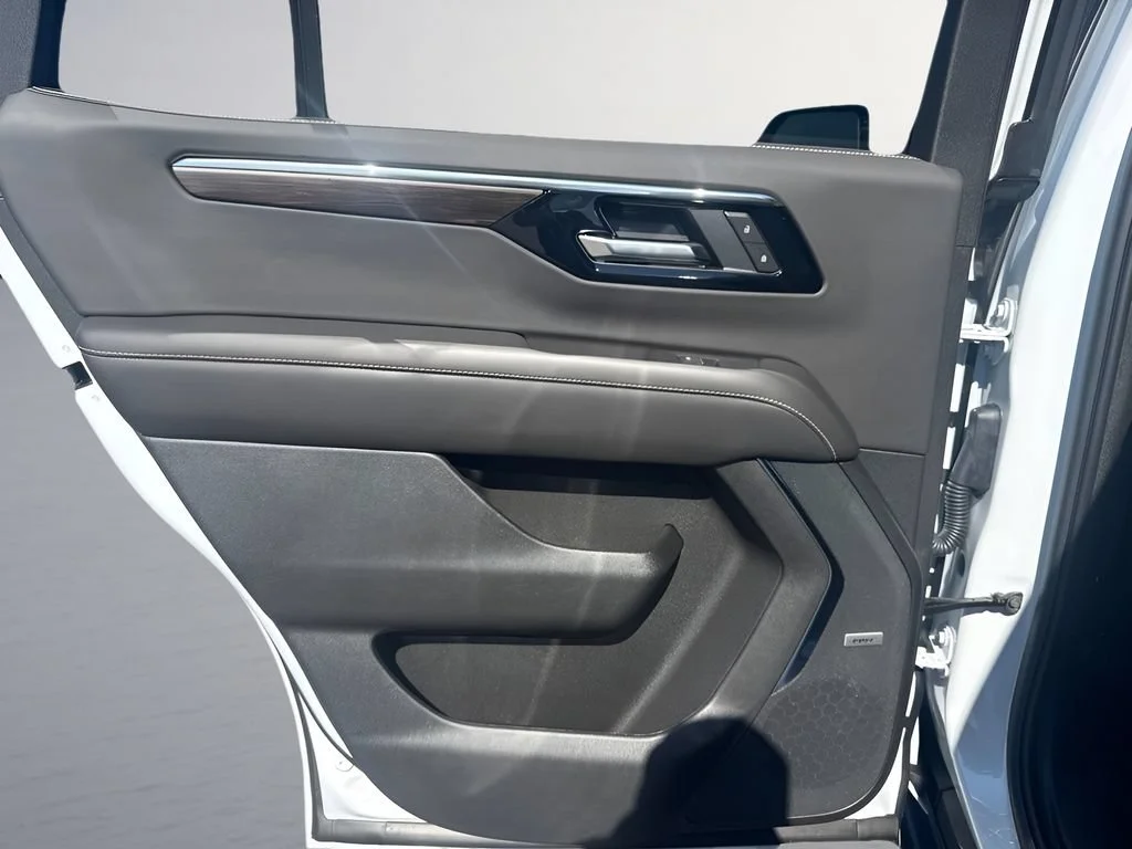 New 2026 Polar White Tricoat Chevrolet Premier image 33