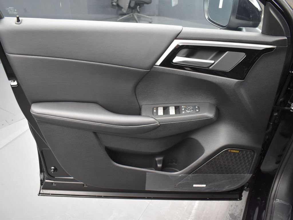 New 2026 Black Mitsubishi SE image 11
