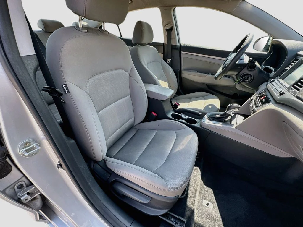 Used 2017 Silver Hyundai SE image 31