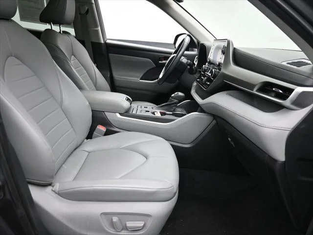 2021 Toyota Highlander XLE - Photo 7