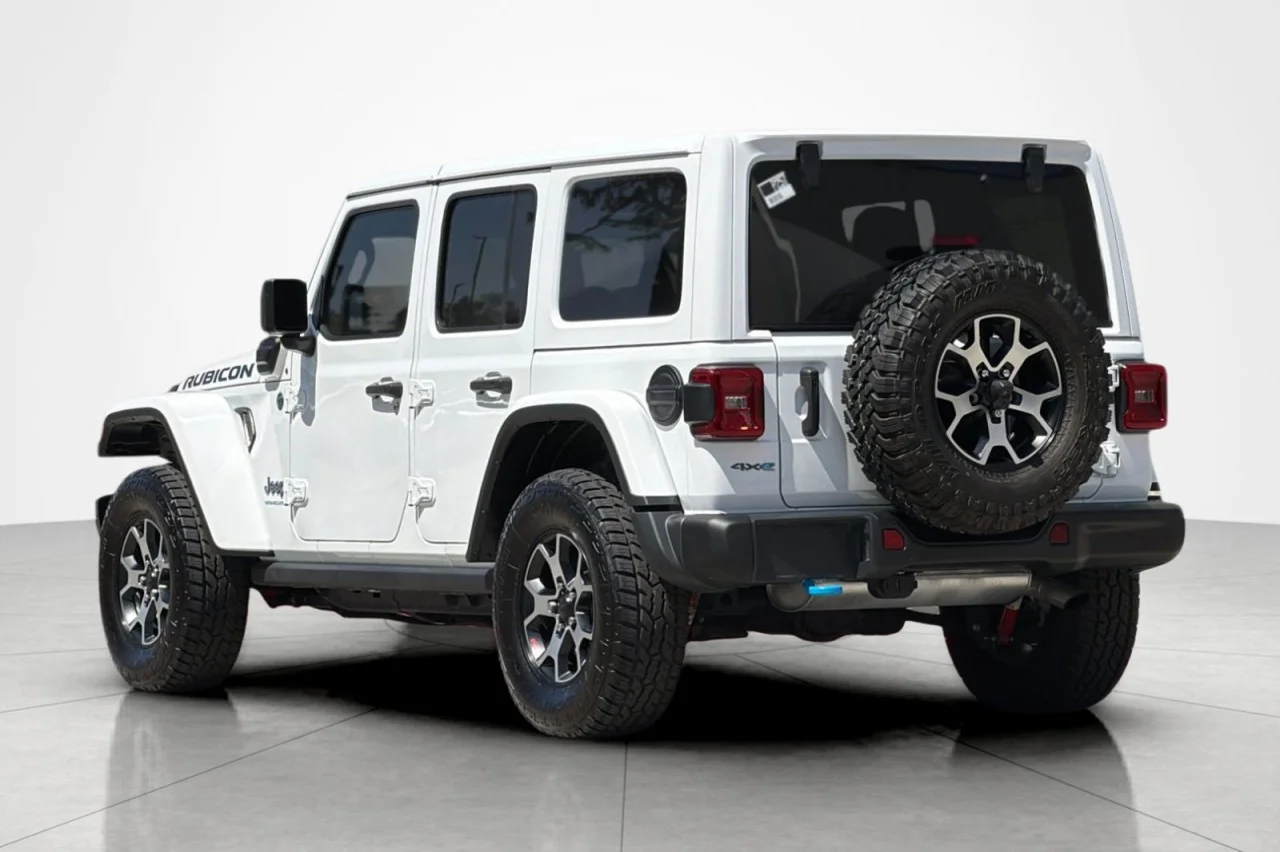 Used 2023 BRIGHT WHITE CLEAR Jeep Rubicon image 3