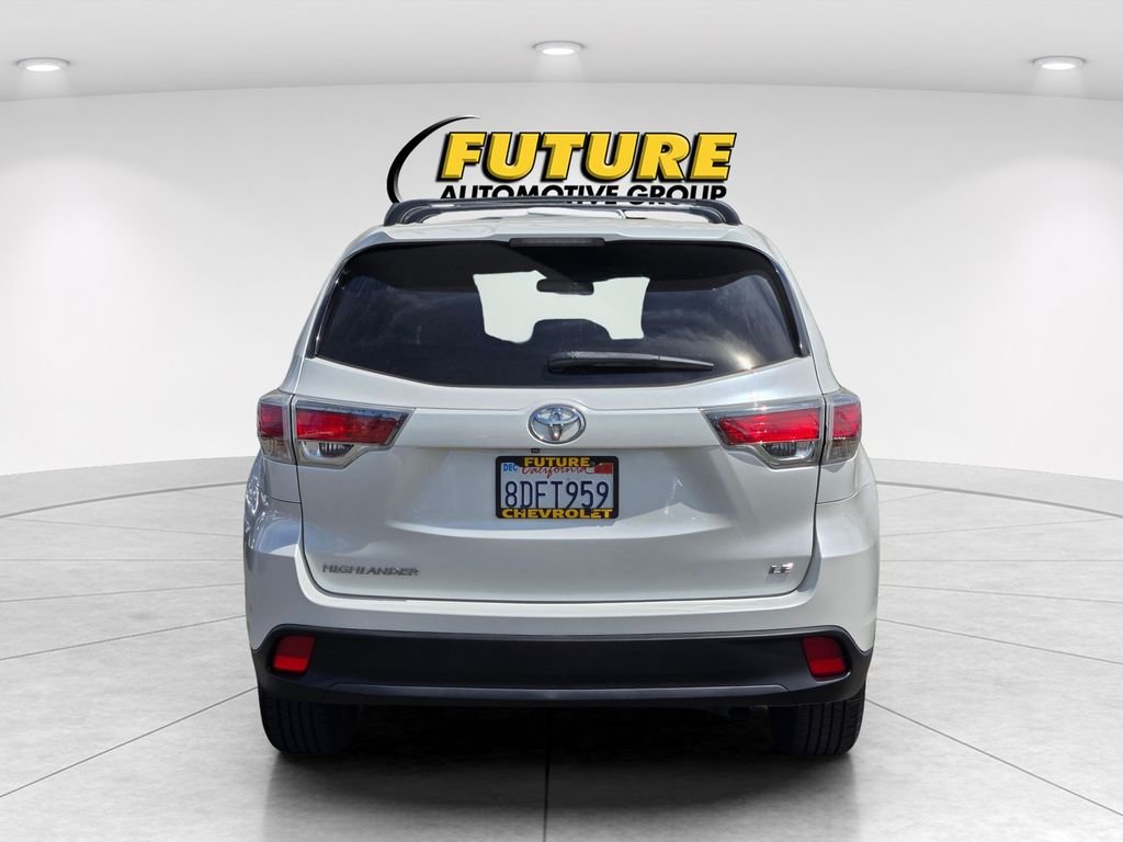Used 2015 White Toyota LE image 5