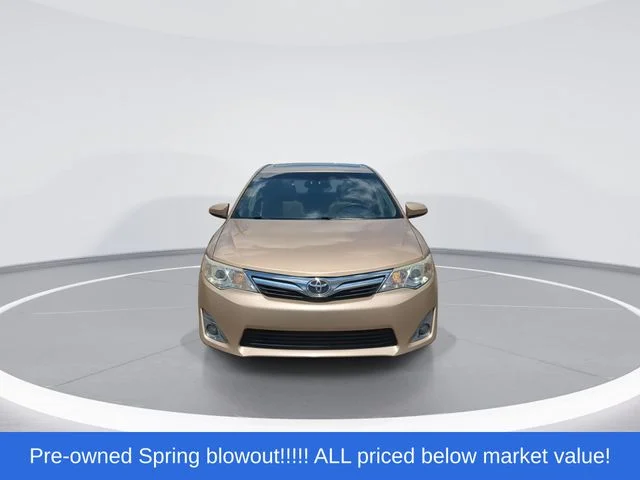 Used 2012 Beige Toyota XLE image 3