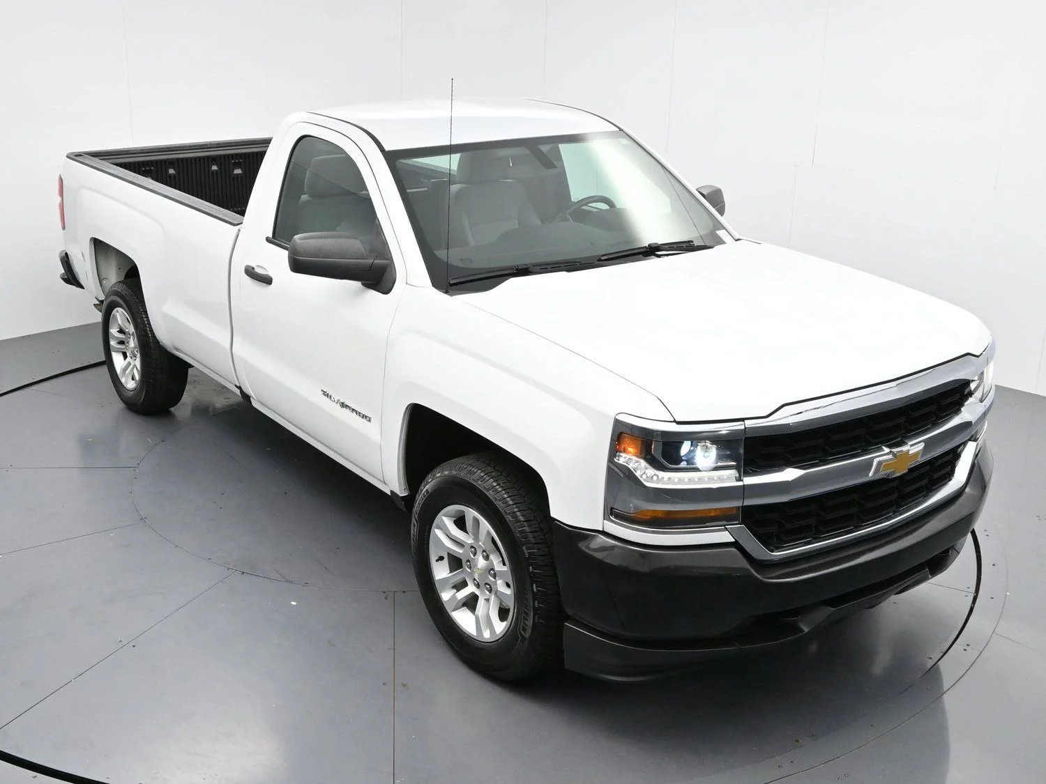 Used 2018 SUMMIT WHITE Chevrolet Work Truck image 30
