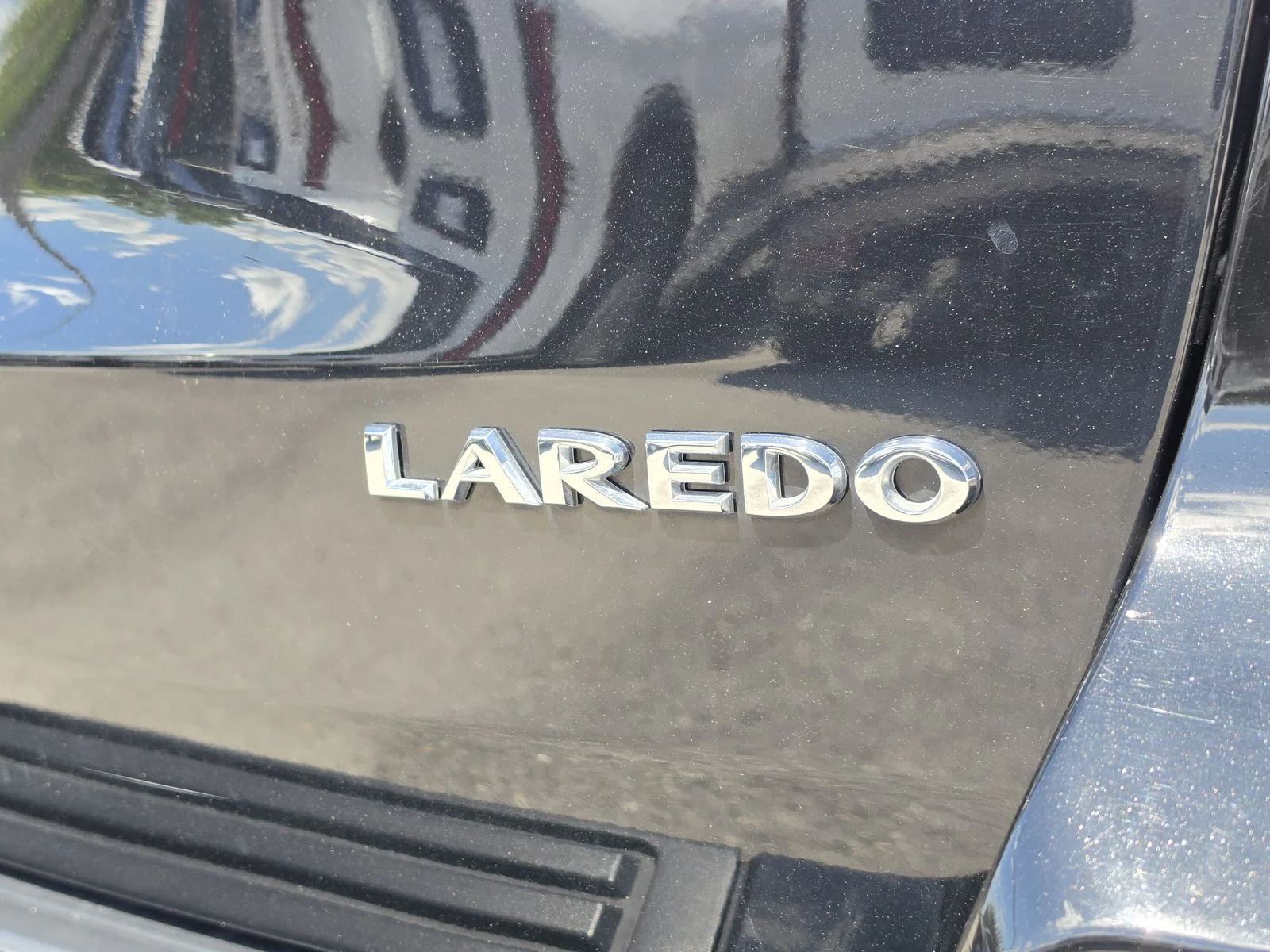 Used 2022 Black Jeep Laredo X image 17