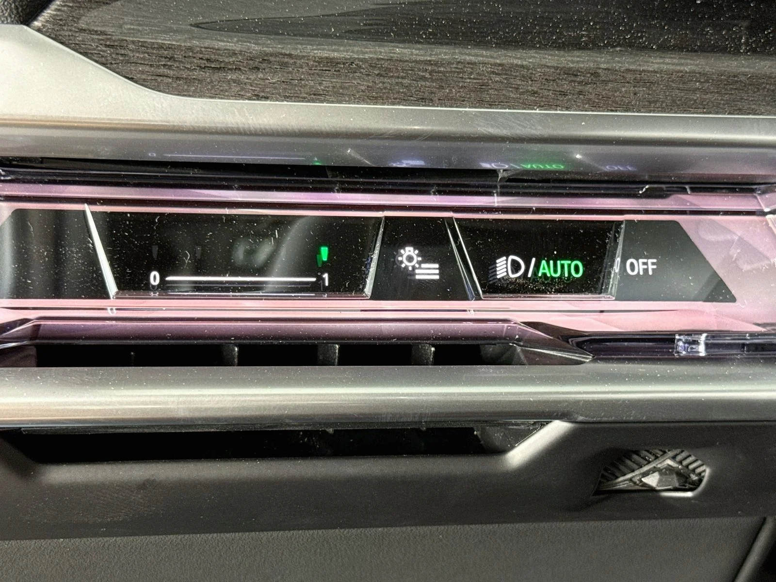 New 2026 Dravit Grey Metallic BMW 750e xDrive image 10