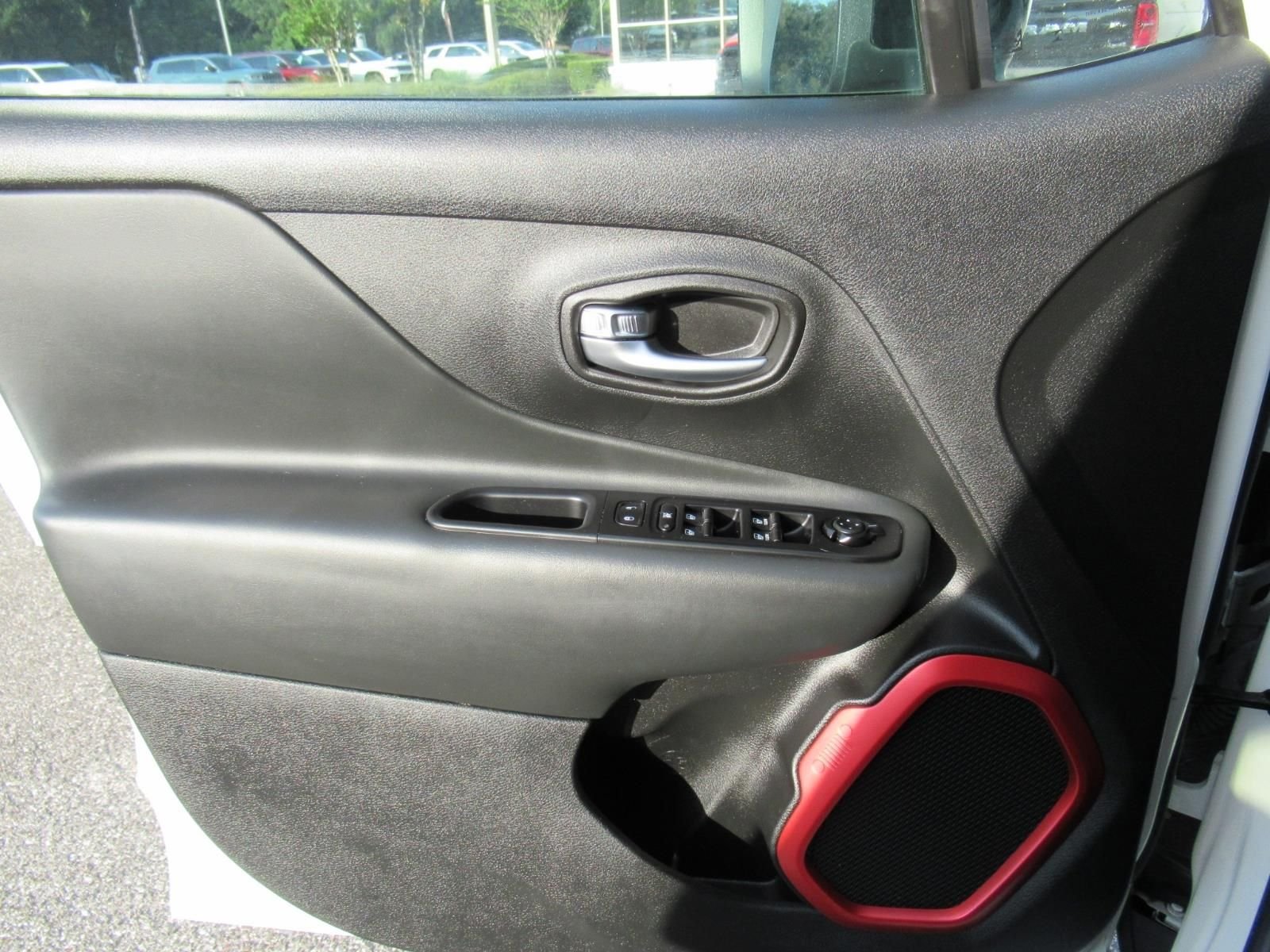 Certified Used 2022 White Jeep Trailhawk image 19