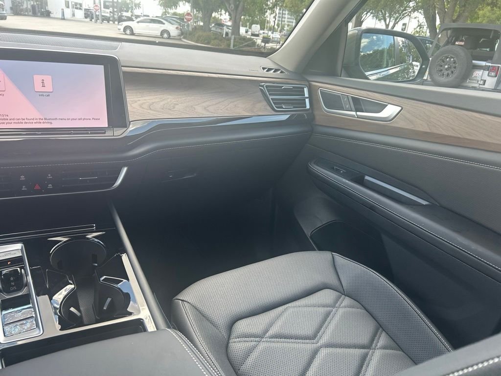 New 2026 Green Volkswagen 2.0T SE w/Technology image 11