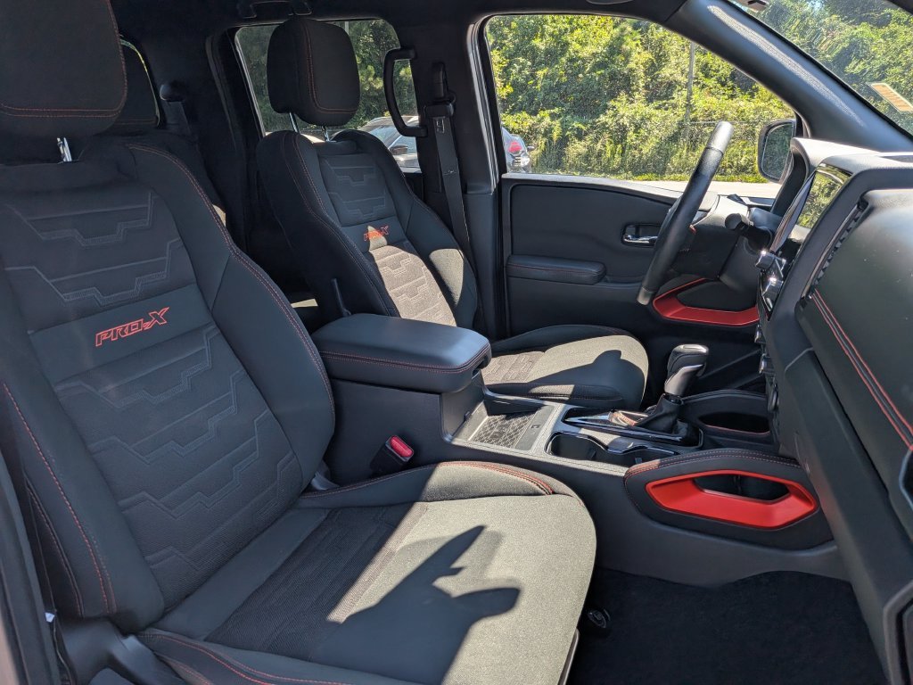 Used 2022  Nissan PRO-X image 26