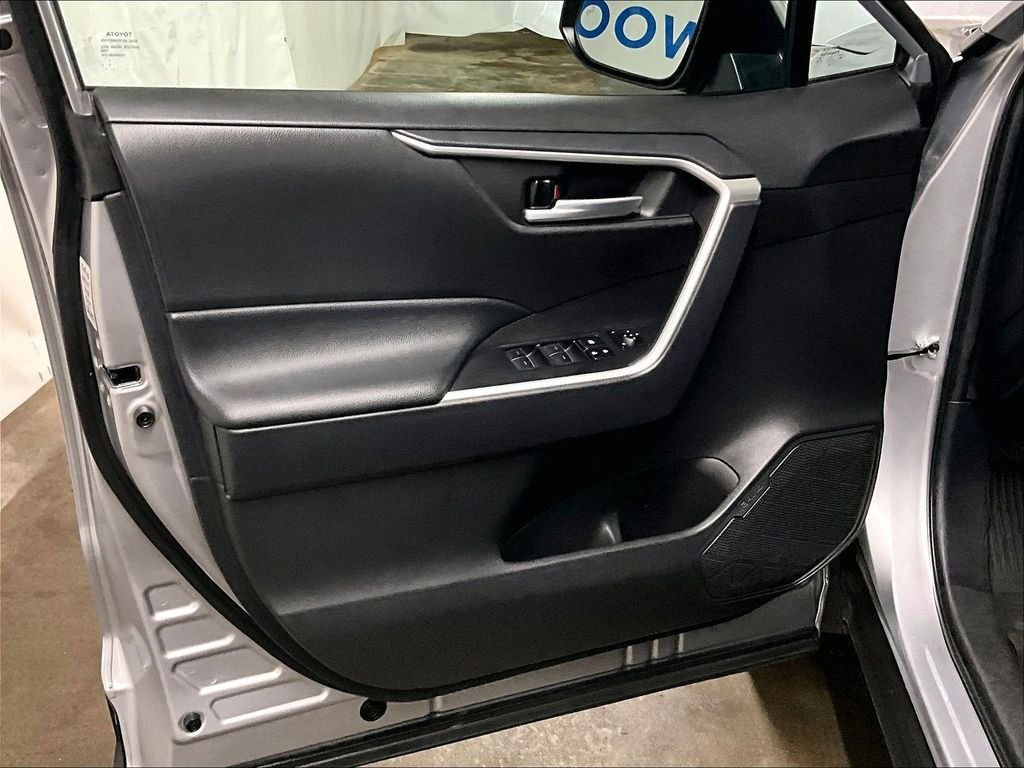 Used 2025 Silver Toyota XLE image 9