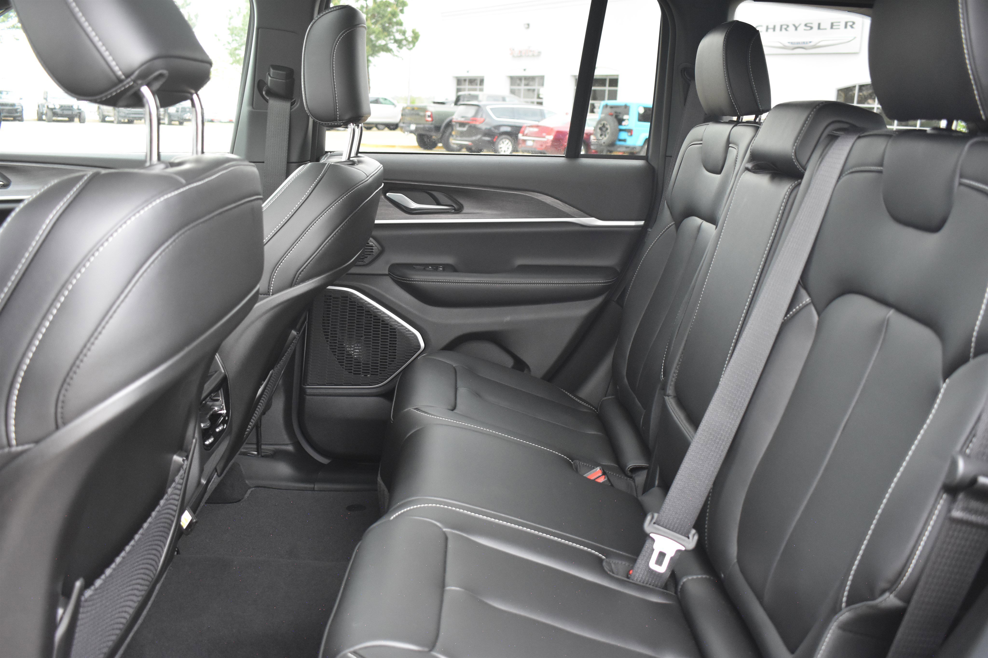 New 2026 Silver Zynith Exterior Paint Jeep Limited image 16