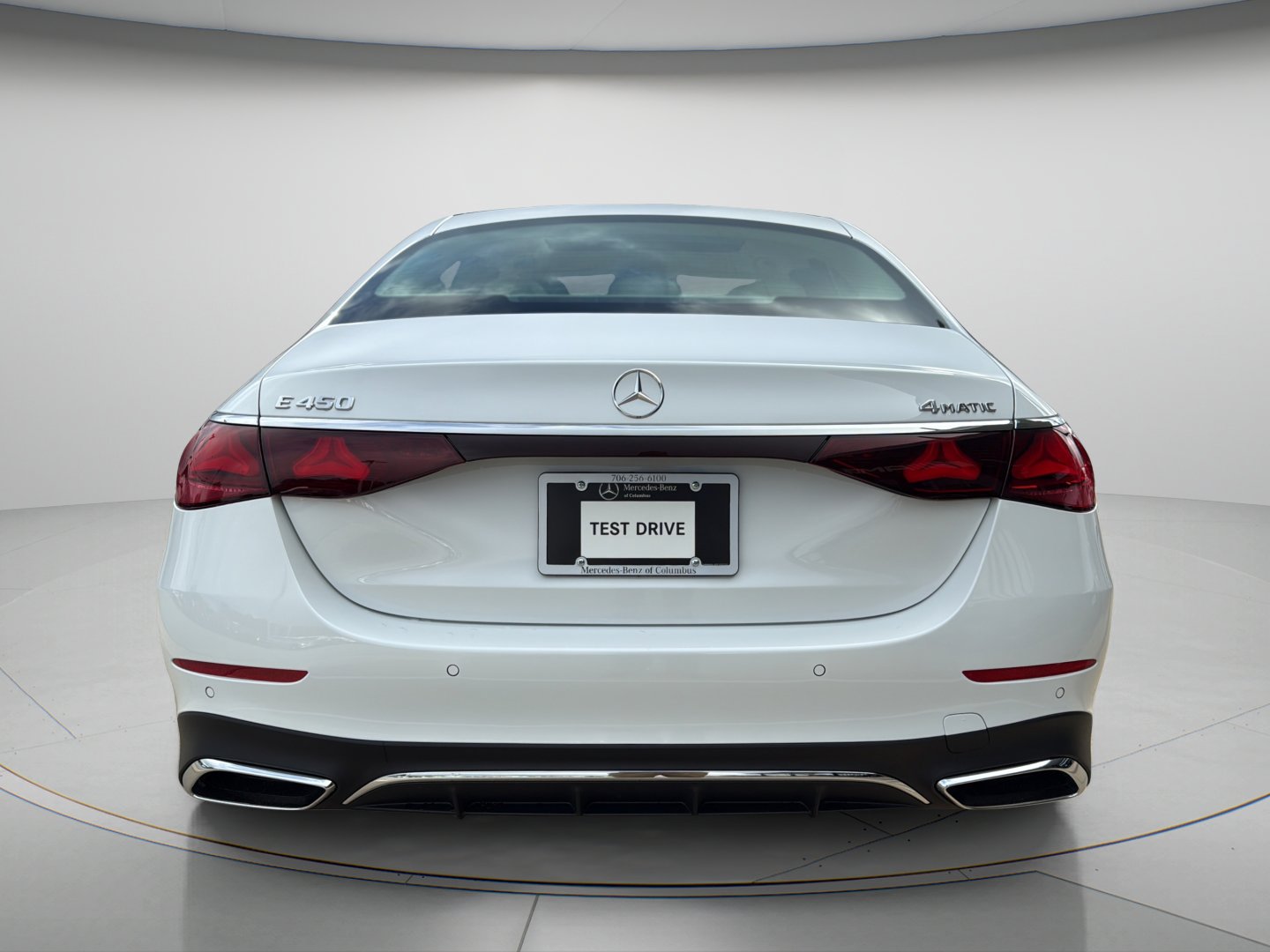 New 2027 MANUFAKTUR Moonlight White Metallic Mercedes-Benz E 450 image 4