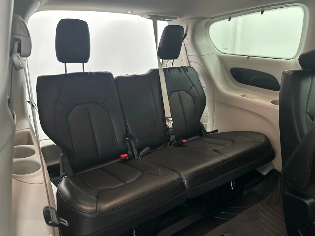 Used 2018 Gray Chrysler Touring L Plus image 26
