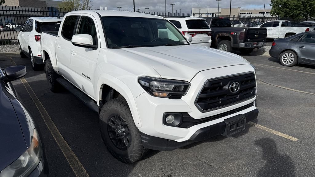2017 Toyota Tacoma SR5 Double Cab 4x4 V6 Auto Short Bed's photo