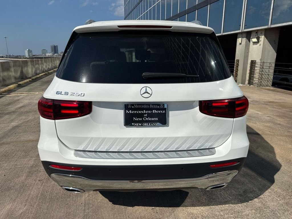 New 2026 Polar White Mercedes-Benz GLB 250 image 4