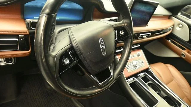 Used 2022 Blue Metallic Lincoln Reserve image 17