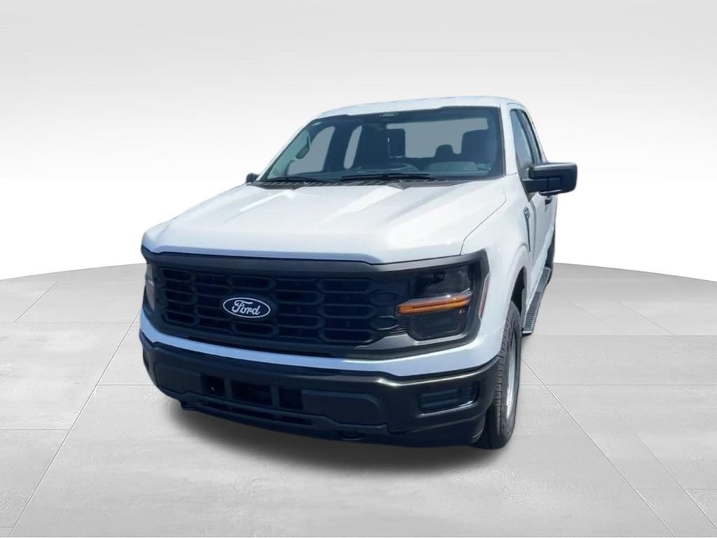 Used 2024 White Ford XL image 3