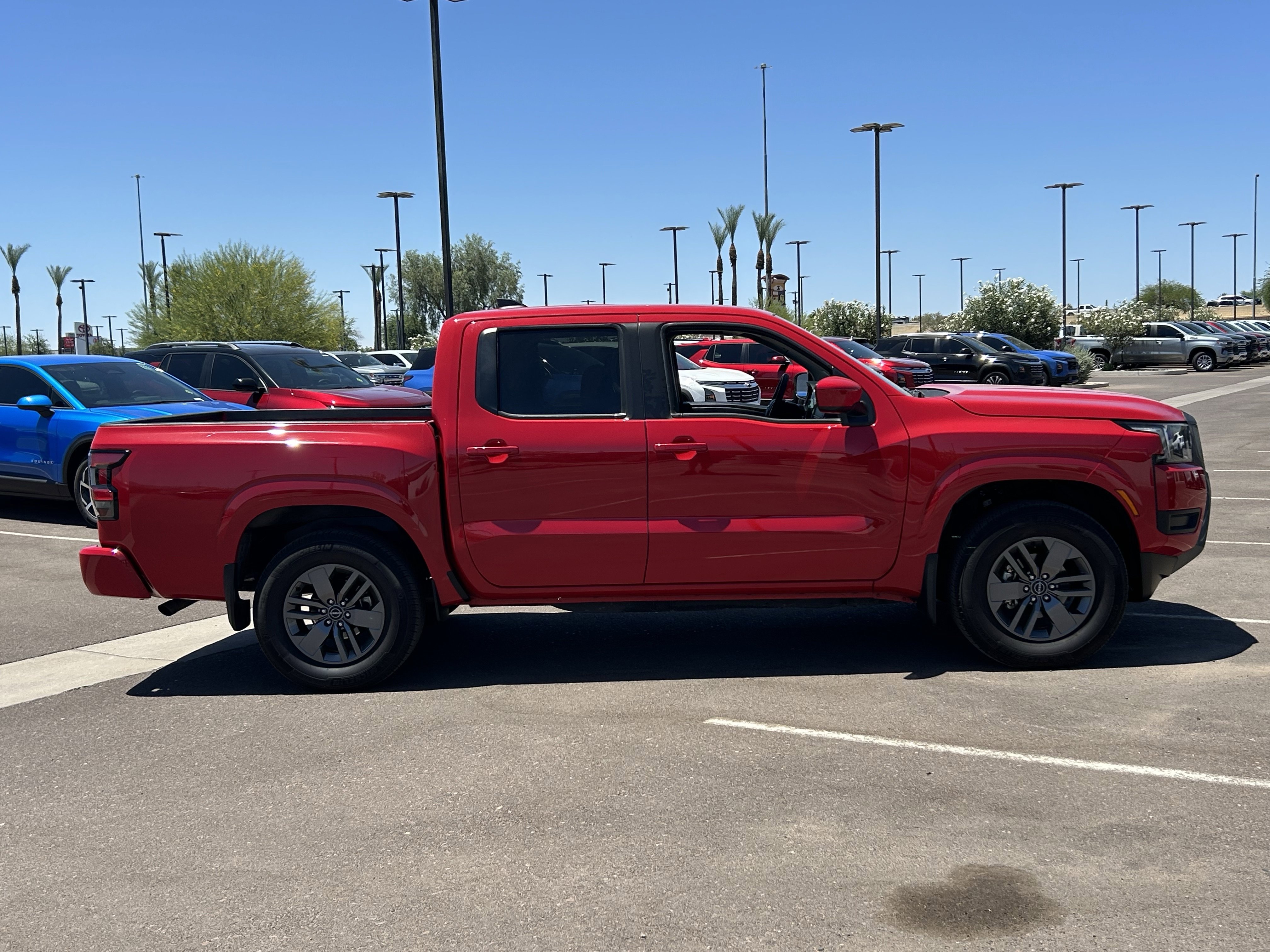 2025 Nissan Frontier SV - Photo 6