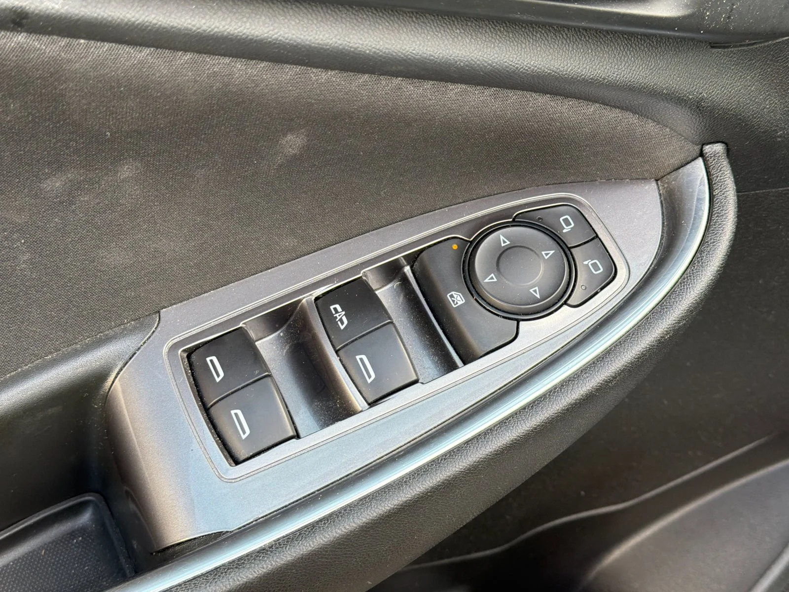 Used 2020 SILVER ICE METALLIC Chevrolet LT image 11