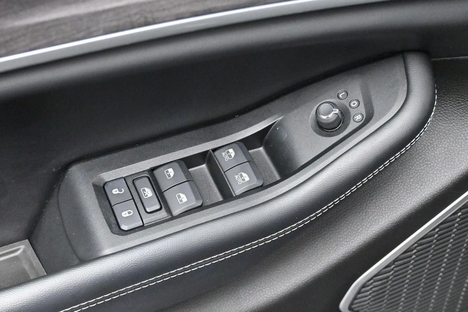 Used 2023 Rocky Mountain Pearlcoat Jeep 4xe image 11