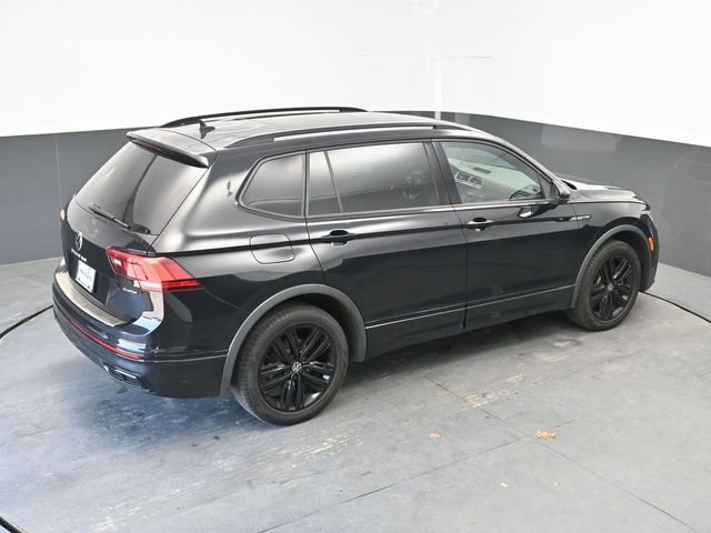 Used 2022 Black Volkswagen 2.0T SE R-Line Black image 23
