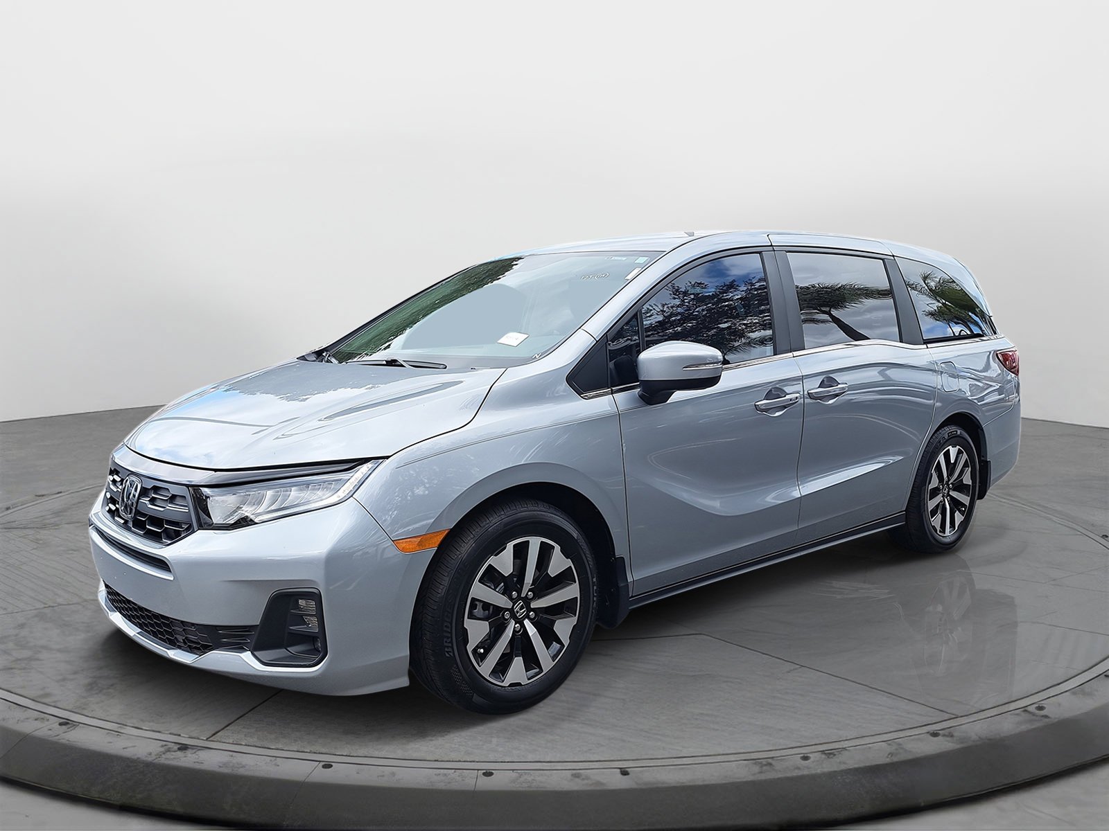 New 2026 Solar Silver Metallic Honda EX-L image 3