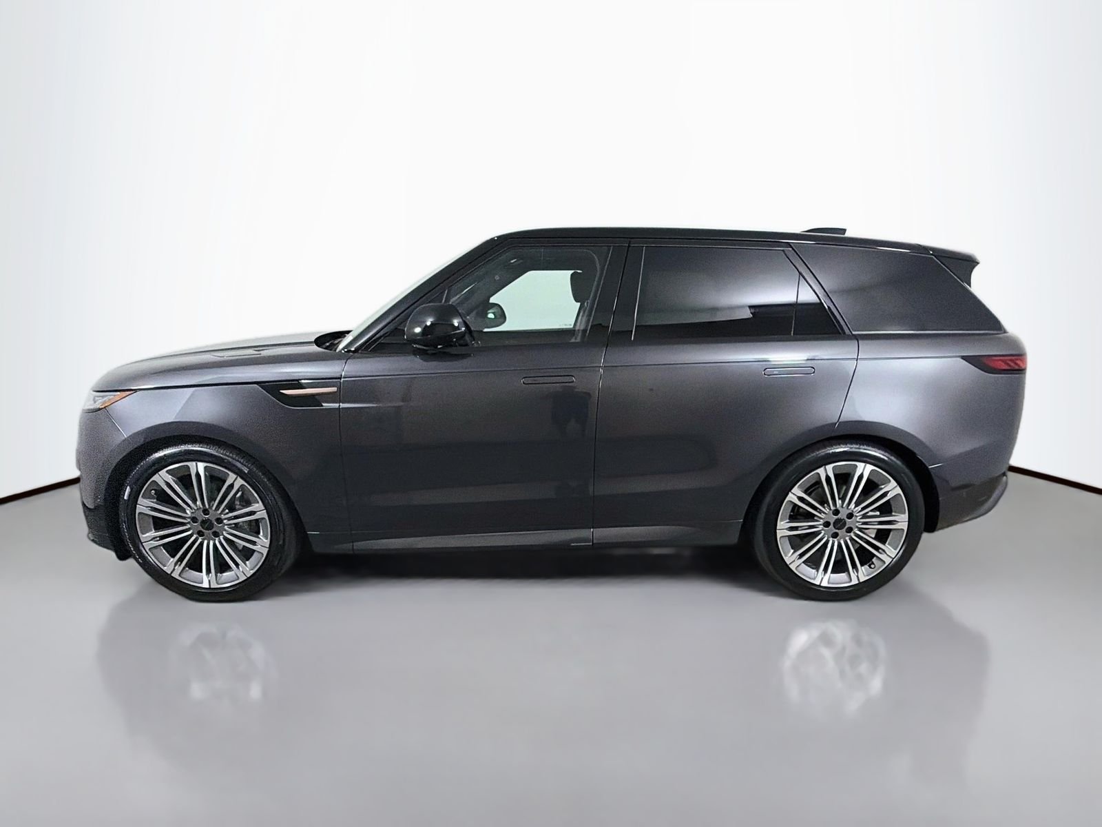 New 2026 Carpathian Grey Land Rover Dynamic SE image 2