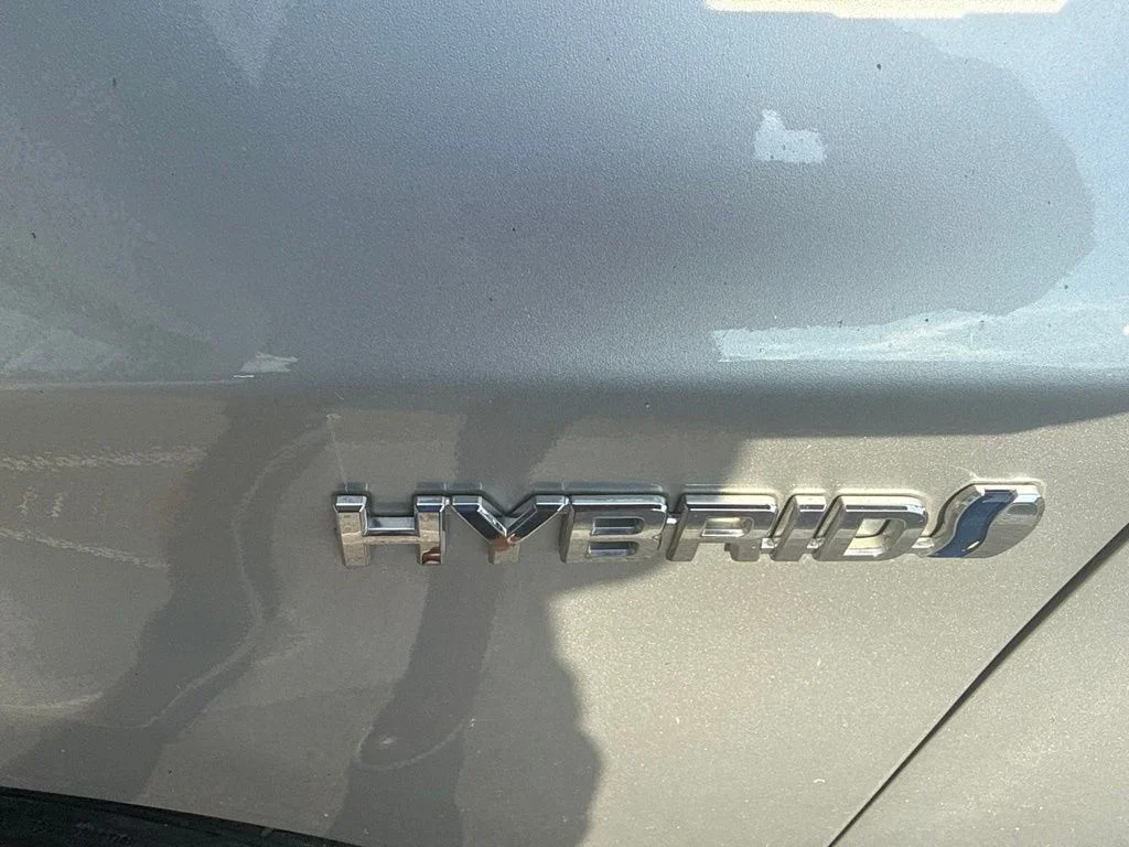 Used 2015 Silver Toyota Three image 10