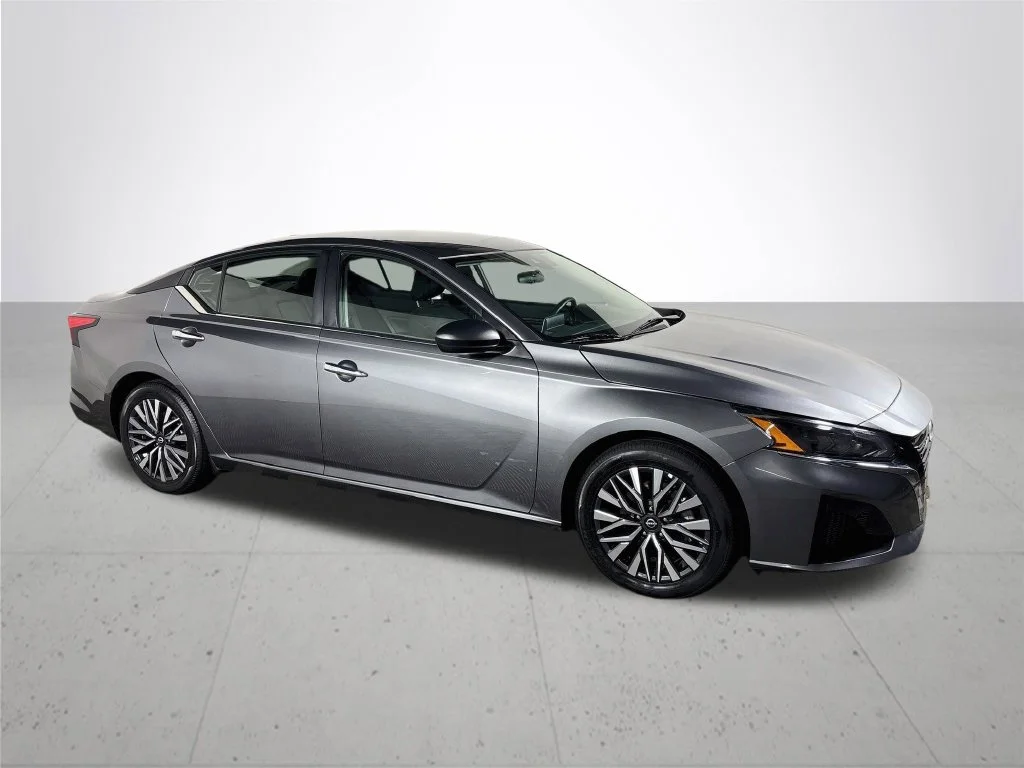 Used 2025 Gray Nissan 2.5 SV image 4