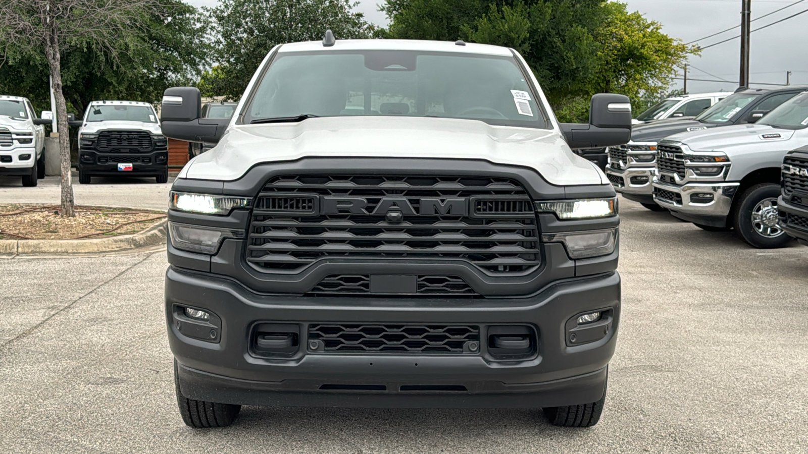 New 2026 Bright White Clear-Coat Exterior Paint RAM Tradesman image 2